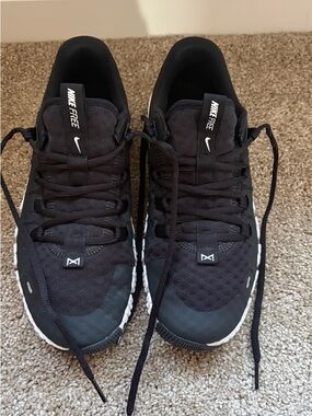 Nike Free Metcon 5 Women’s Sneaker - Size 8 - lightly used